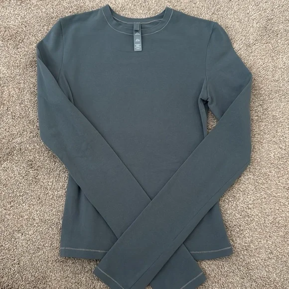 Skims Cotton Jersey Long Sleeve Tshirt - Picture 2 of 4